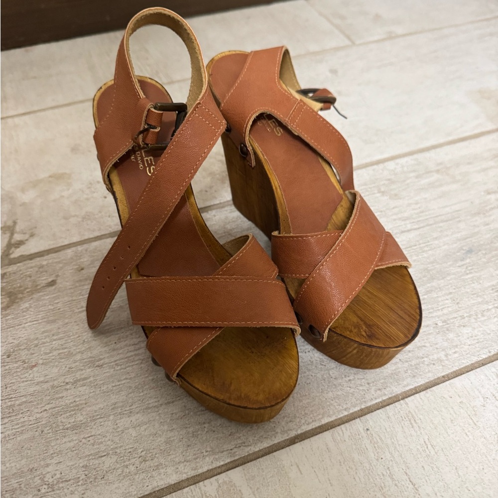 Charles David Women's Tan Leather Wedges